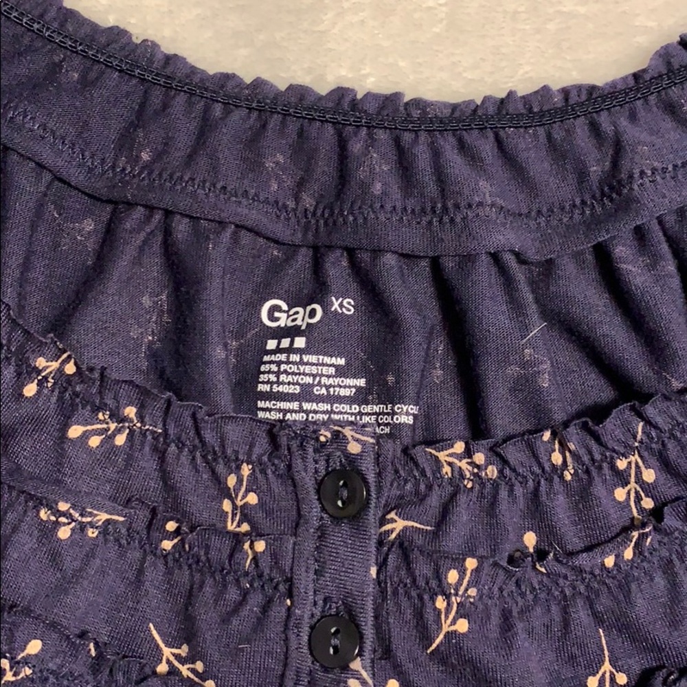 GAP blouse - Picture 2 of 5